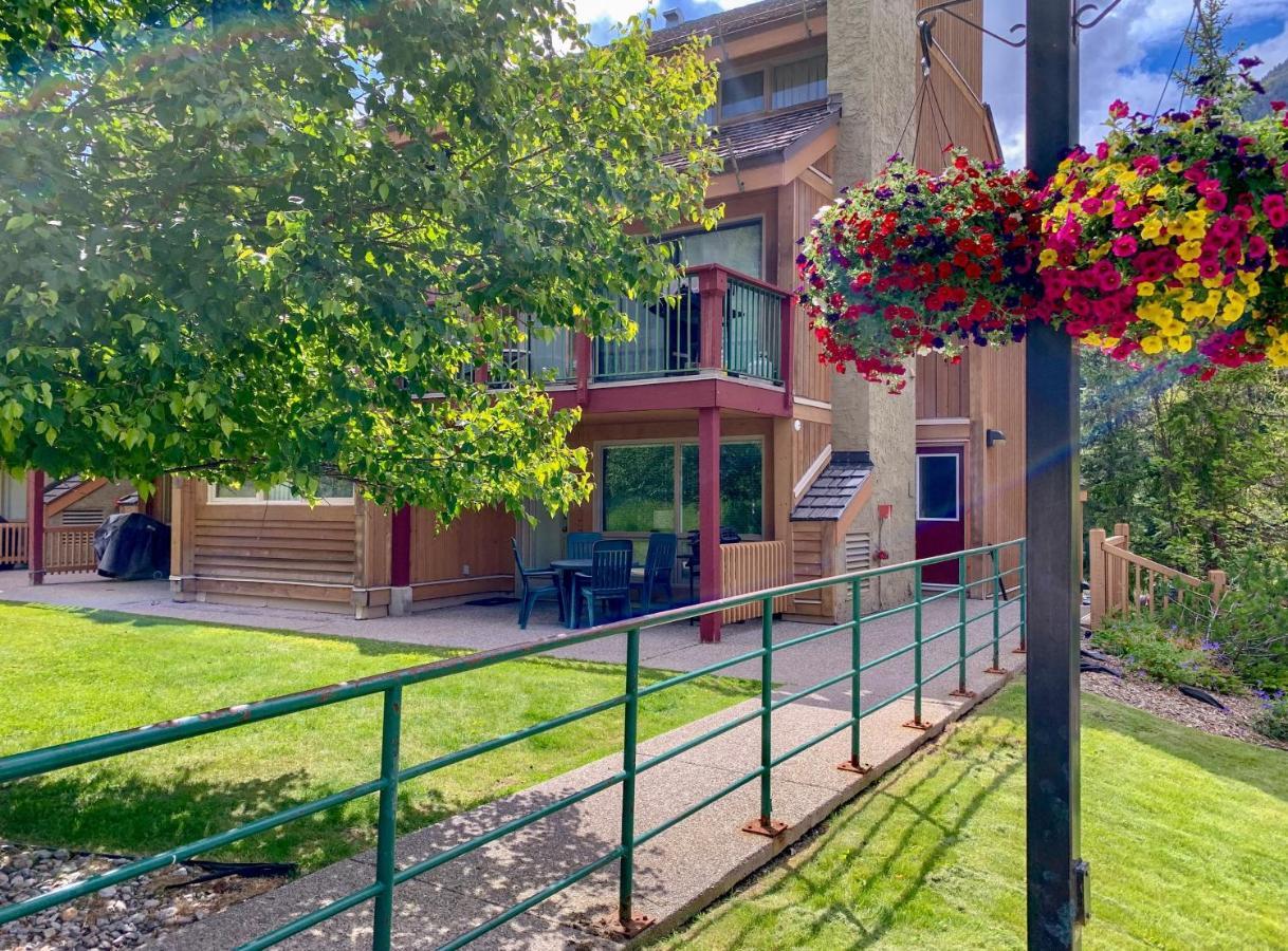 Apartment Mountain - Horsethief With Fairmont Creek